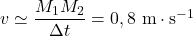 v\simeq \dfrac{M_1M_2}{\Delta t}=0,8~\mathrm{m\cdot s^{-1}}