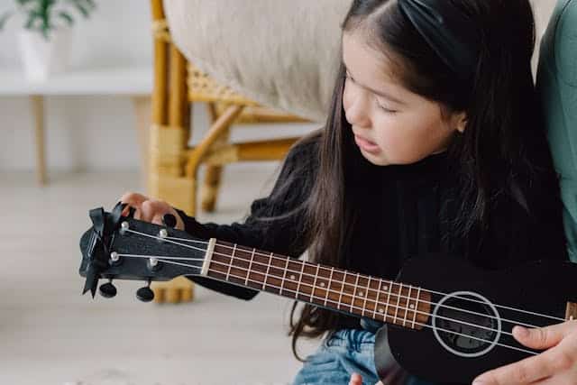 bienfaits de jouer de la guitare pour les enfants