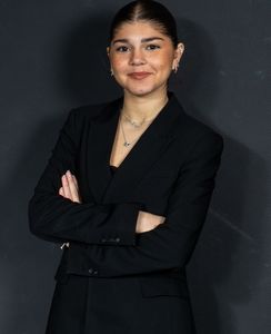 Ines professeur particulier Français Groupe Réussite