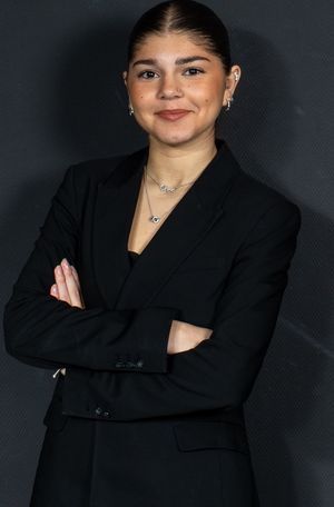 Ines prof de cours-particuliers d'humanites littérature philosophie à Suresnes