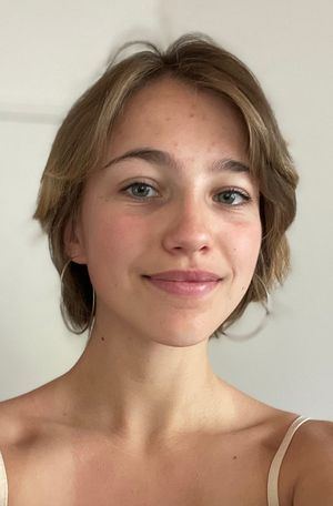 Nina prof de cours-particuliers de grec à Paris 8e